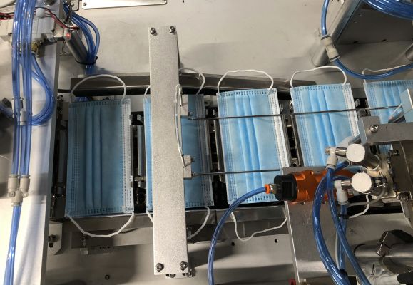 Produktion von medizinischem Mund-Nasen-Schutz am Beurer Standort in Veszprém