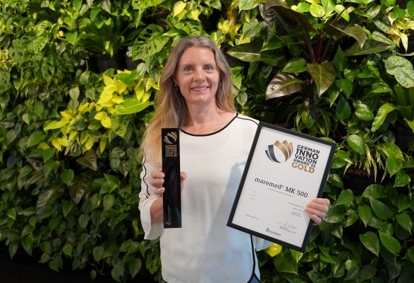 Beurer Marketingleiterin Kerstin Glanzer hat den Preis entgegen genommen. 