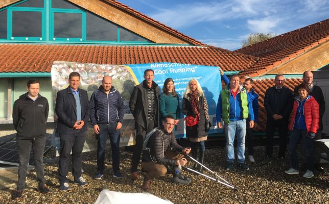 Die neue PV-Anlage wurde gemeinsam mit Sponsoren und Klimapartnern, u.a. auch Beurer, symbolisch angeschlossen