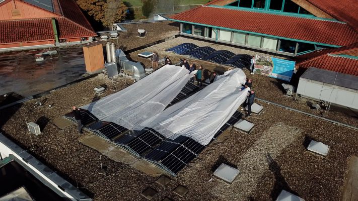 Enthüllung der 76 Module auf dem Dach den Bad Blau