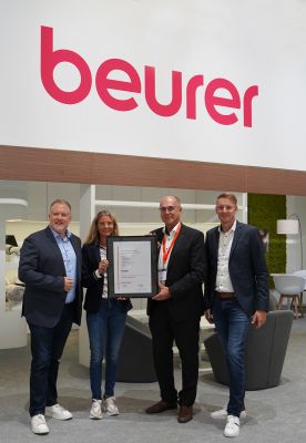 Foto (v.l.n.r.): Markus Bisping, Kerstin Glanzer, René Efler und Sebastian Kebbe bei der Urkundenübergabe auf der IFA in Berlin
