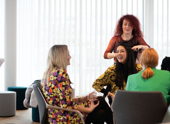 Styling mit Rebecca Mir (Foto: Beurer GmbH)