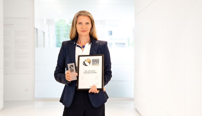Beurer Marketingleiterin Kerstin Glanzer mit der Auszeichnung „German Innovation Award 2023“