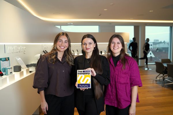 Drei Mitarbeiterinnen der Beurer Personalabteilung mit dem Kununu-Siegel