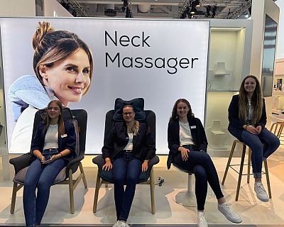 Beurer Azubis auf Messestand von Beurer