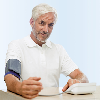 Blutdruckmessen am Oberarm